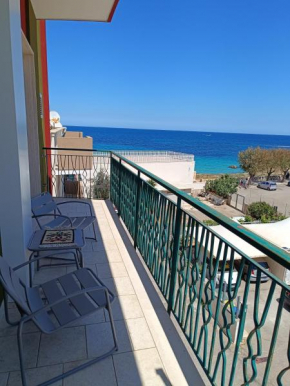 Sea side apartment with balcony and private park